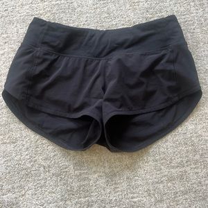Lululemon 2.5 in speed up shorts